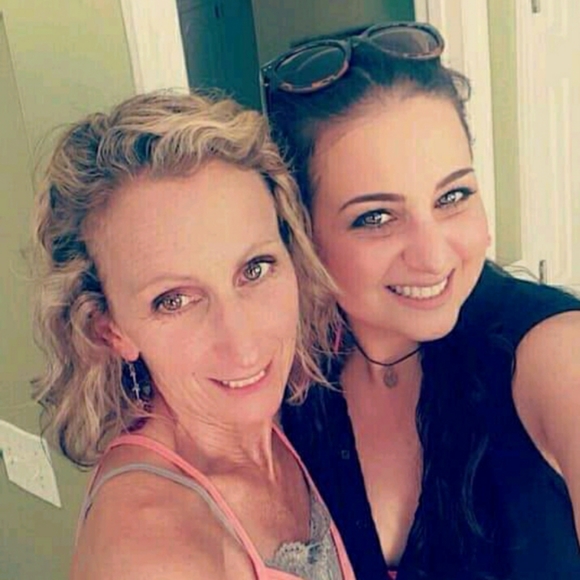 Meet your Posher, Carly - Picture 10 of 16